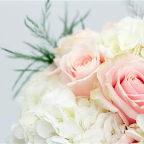fwthumbHydrangea and Rose Bridal Bouquet Close Up.jpg